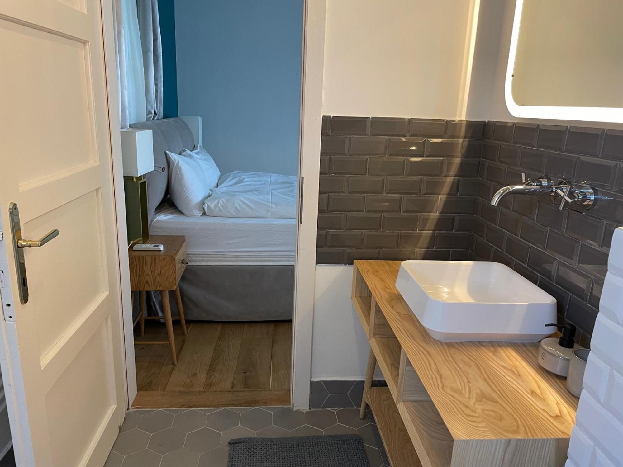 Frida Apartman, Exkluziv Varpanoramaval, A Belvaros Sziveben, Ingyenes Parkolassal Veszprém Exterior foto