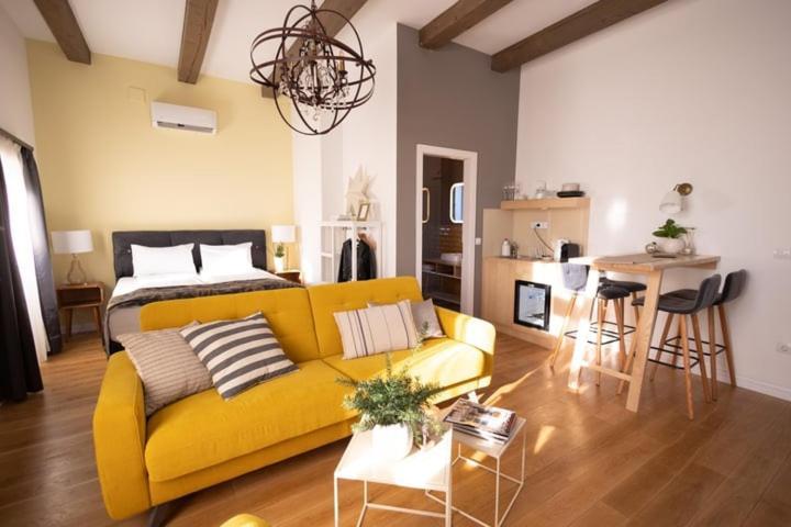 Frida Apartman, Exkluziv Varpanoramaval, A Belvaros Sziveben, Ingyenes Parkolassal Veszprém Exterior foto